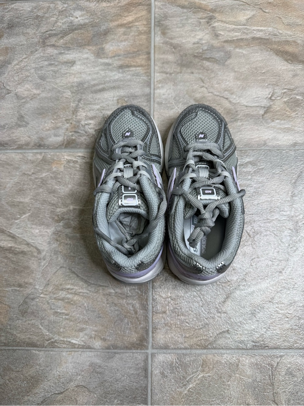 New Balance 1906R Silver Metallic Milk Violet PS Girls Shoe Size 11c PC1906CX - Picture 6 of 8